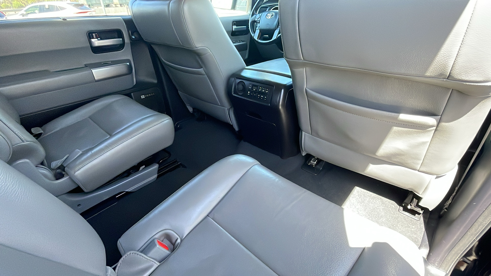 2019 Toyota Sequoia Limited 28