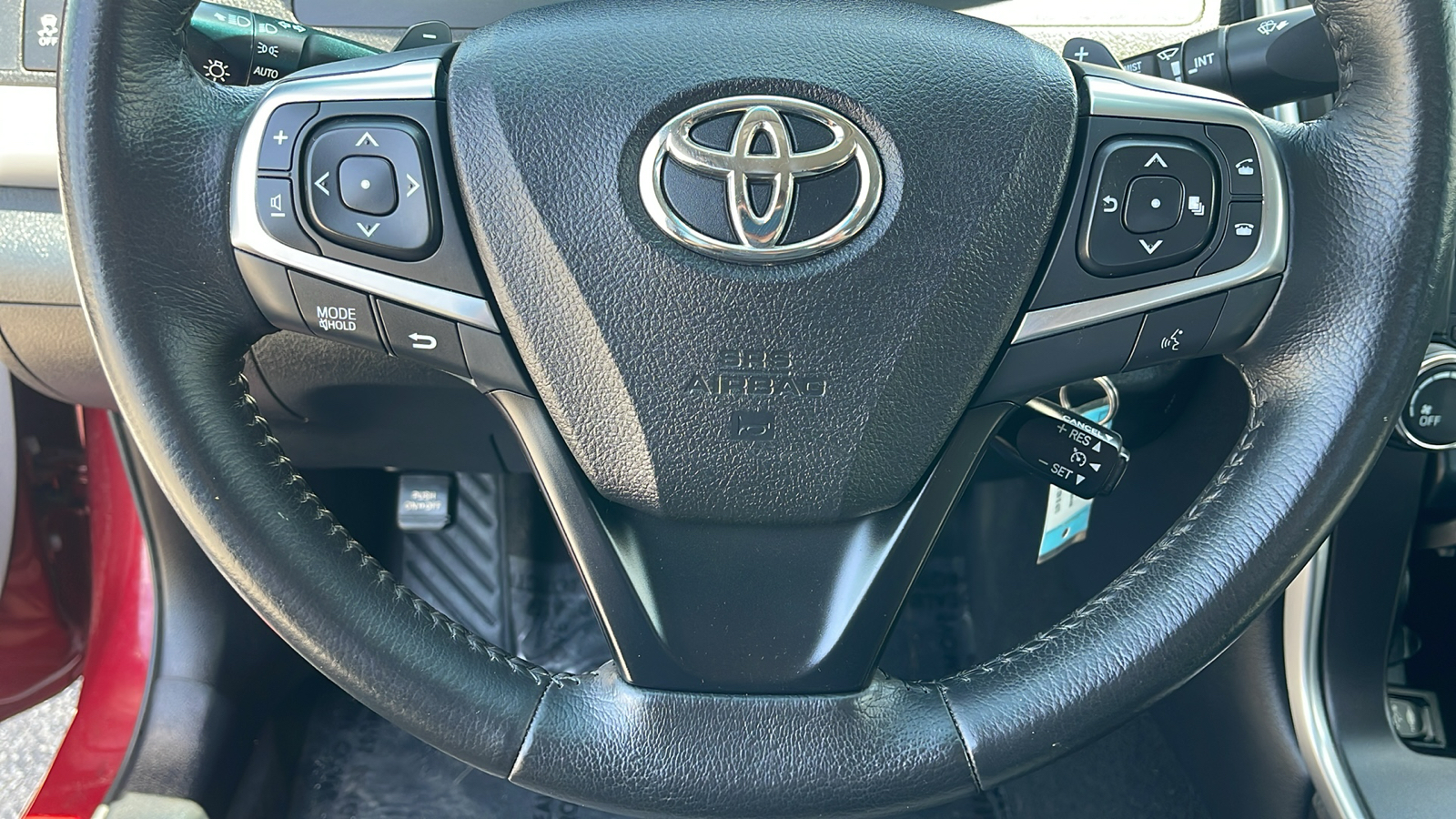 2017 Toyota Camry SE 18