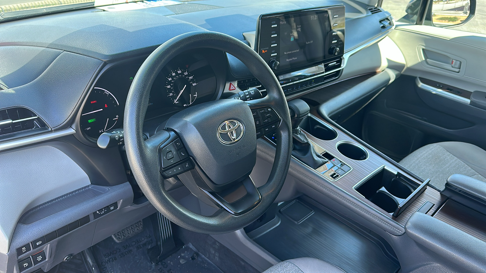 2022 Toyota Sienna LE 10