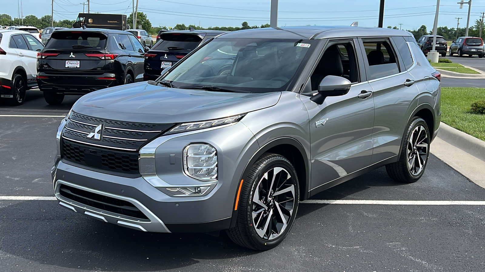 2024 Mitsubishi Outlander Plug-In Hybrid SE 3