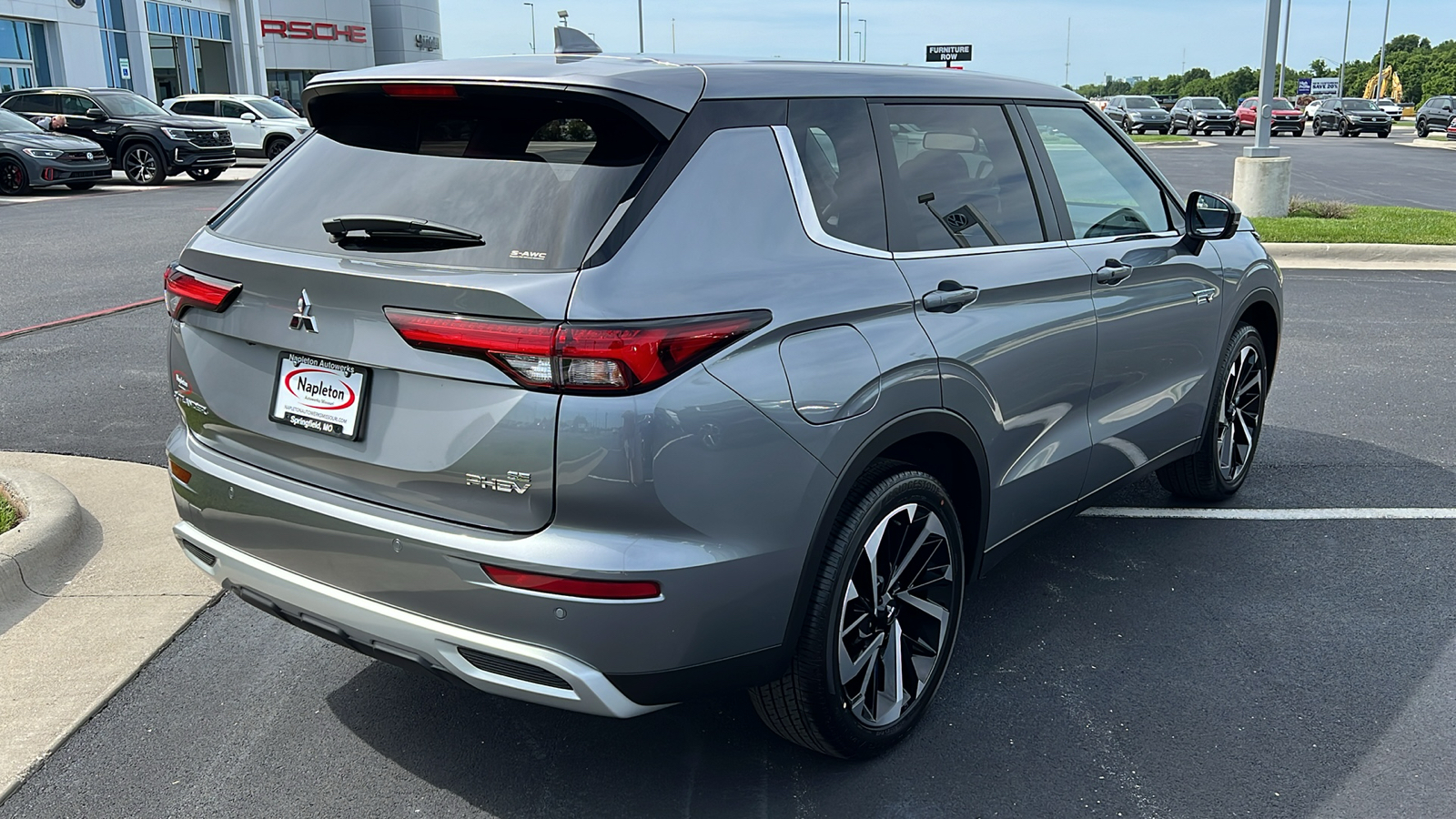 2024 Mitsubishi Outlander Plug-In Hybrid SE 12