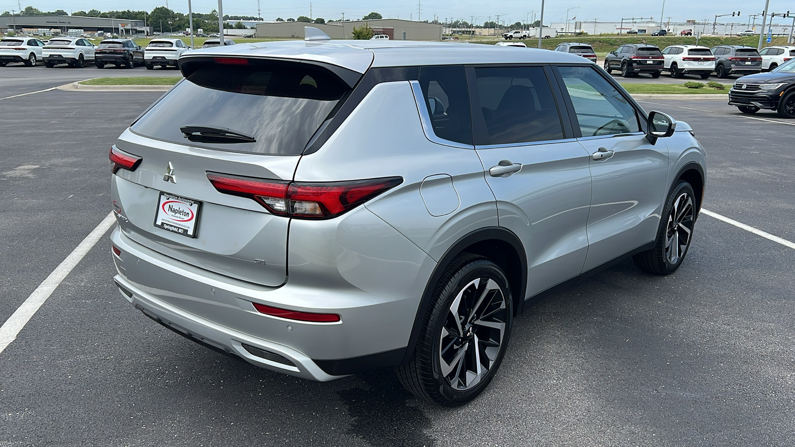 2024 Mitsubishi Outlander SE 10