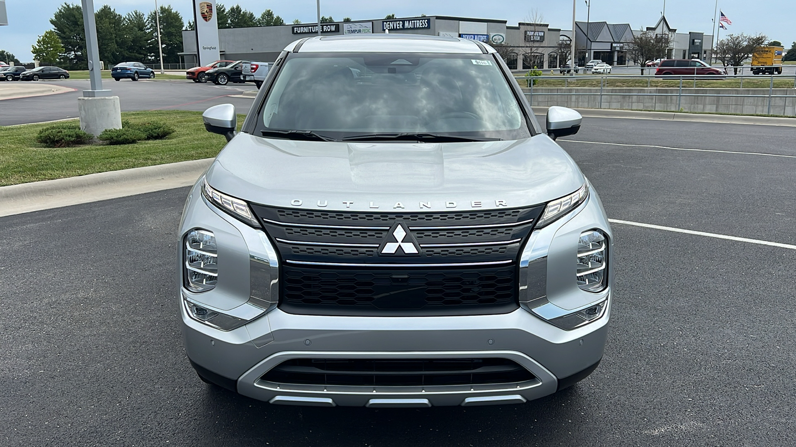 2024 Mitsubishi Outlander SE 13