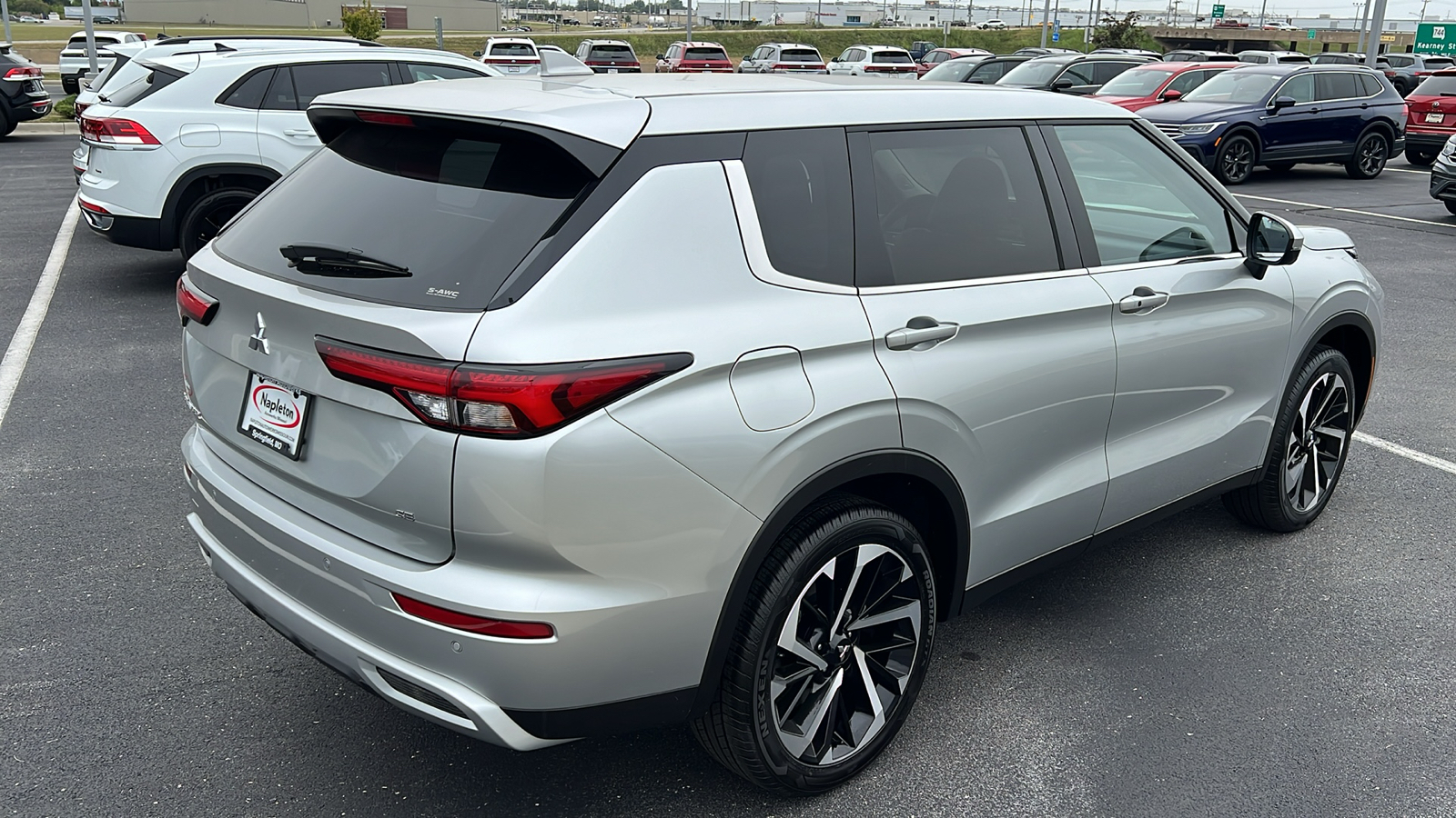 2024 Mitsubishi Outlander SE 8