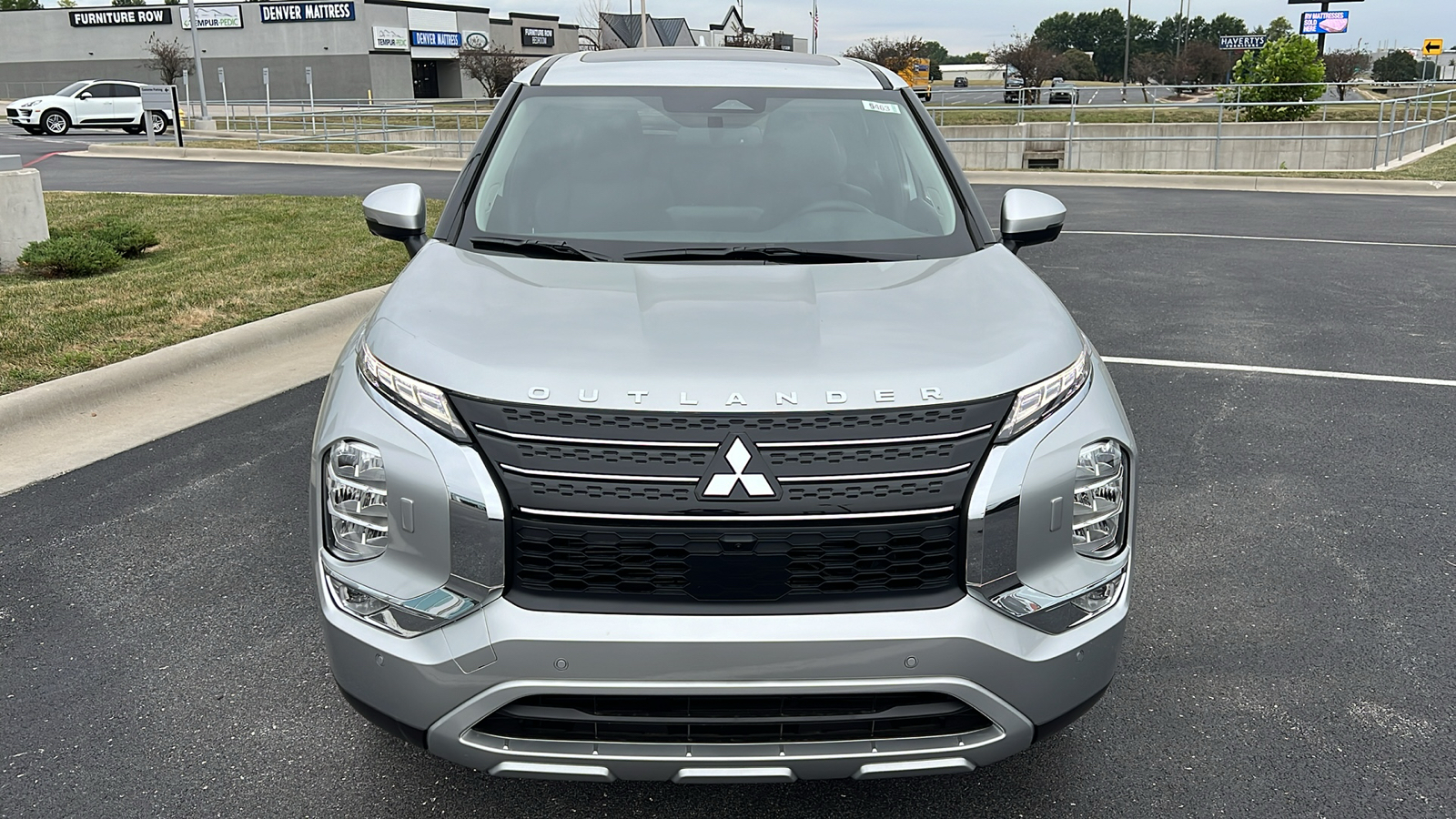 2024 Mitsubishi Outlander SE 11