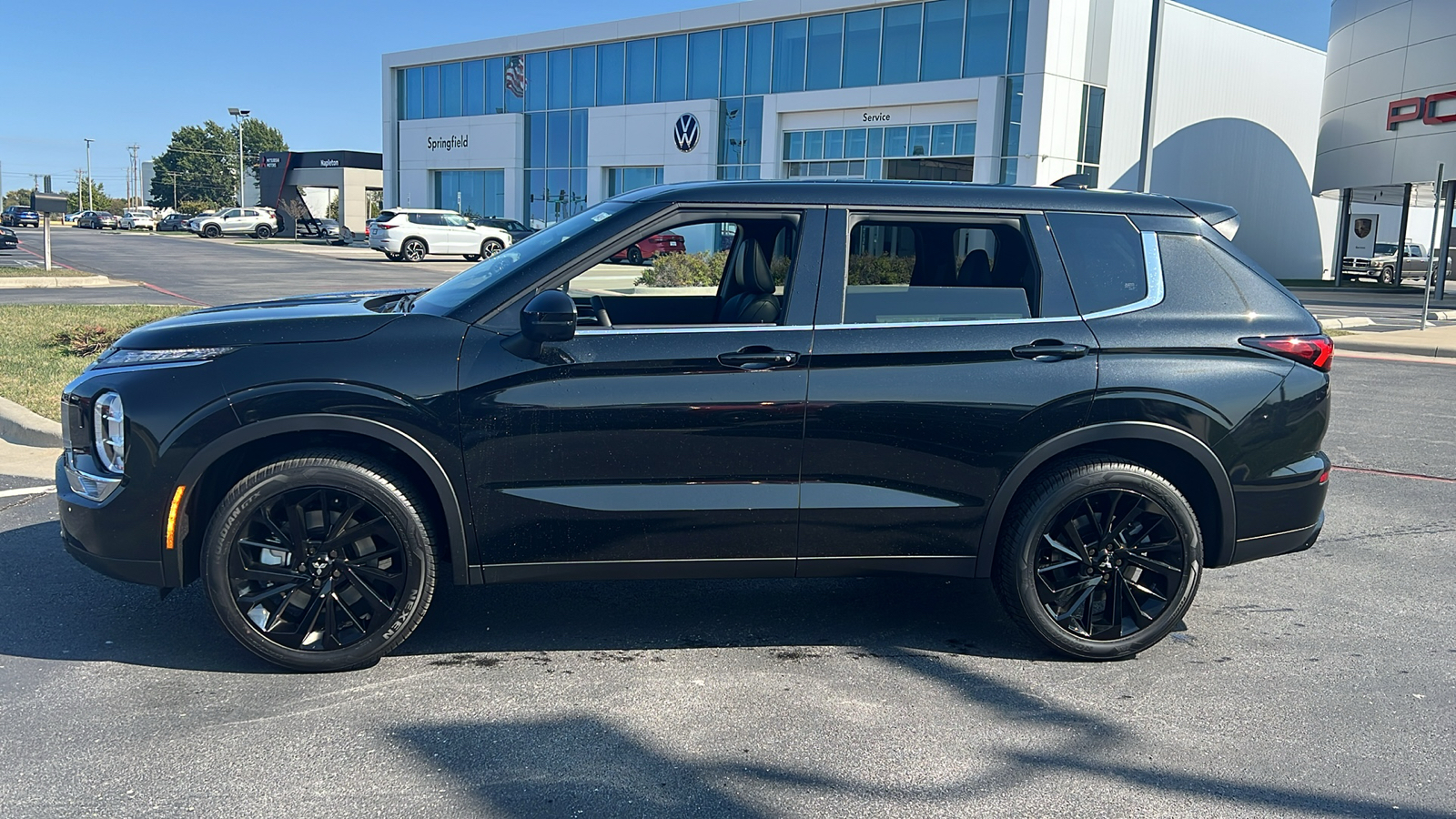 2024 Mitsubishi Outlander SE Black Edition 2