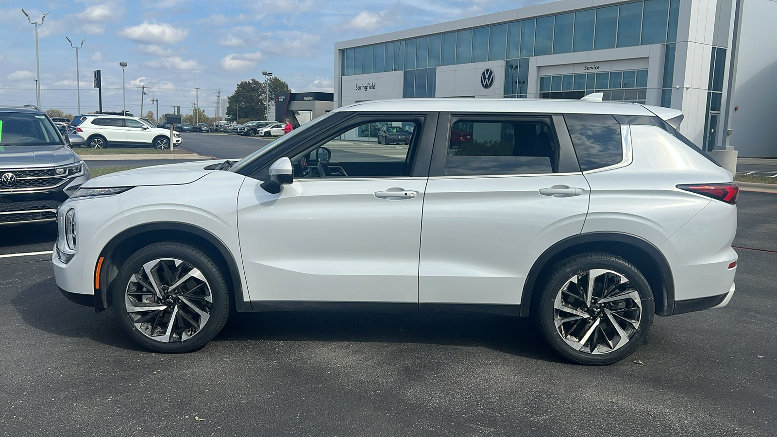 2022 Mitsubishi Outlander SE 2