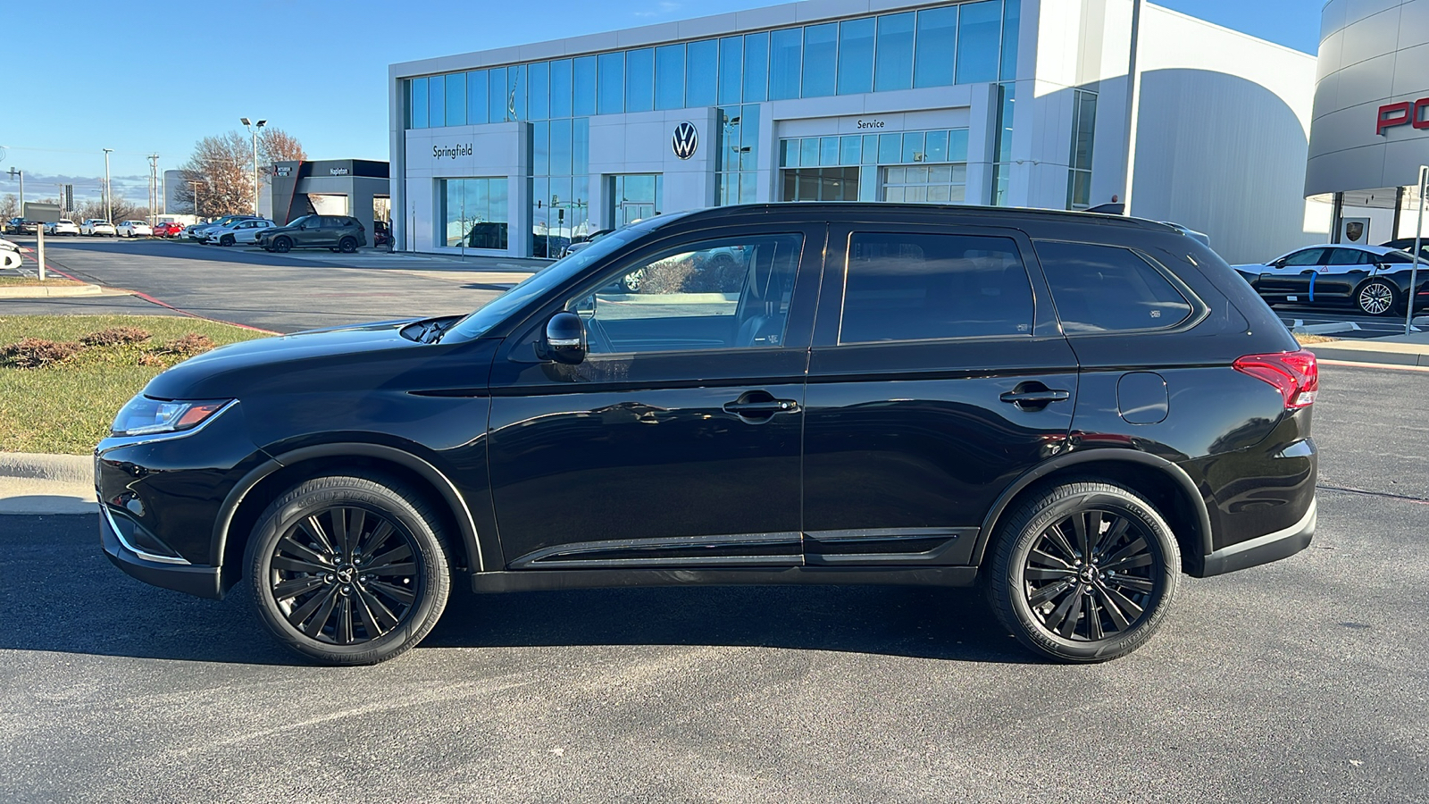 2020 Mitsubishi Outlander LE 2