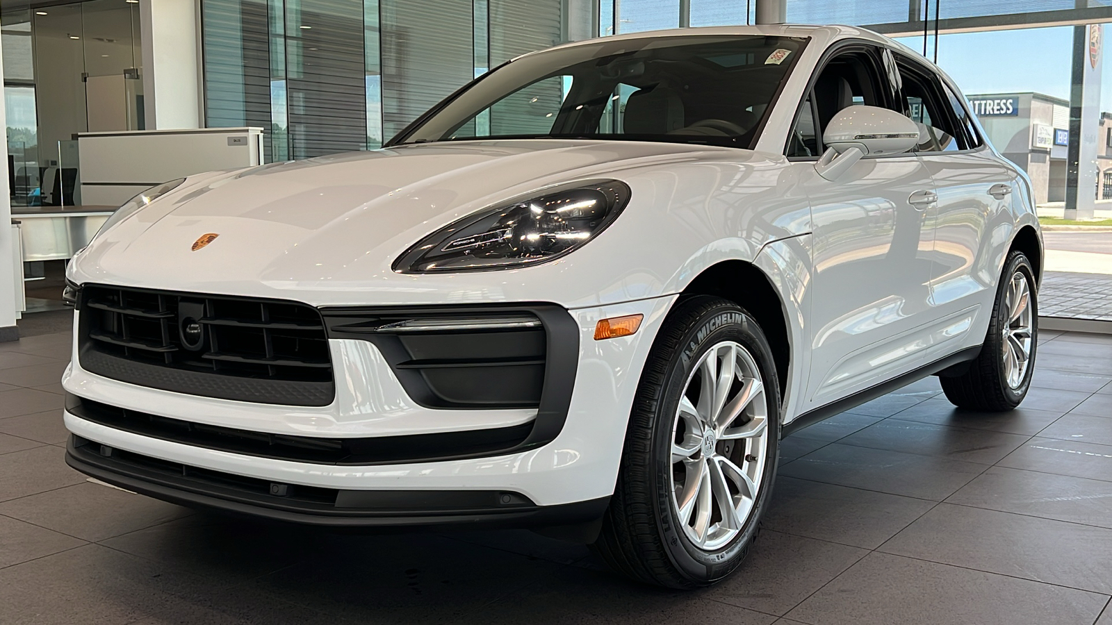 2023 Porsche Macan  1