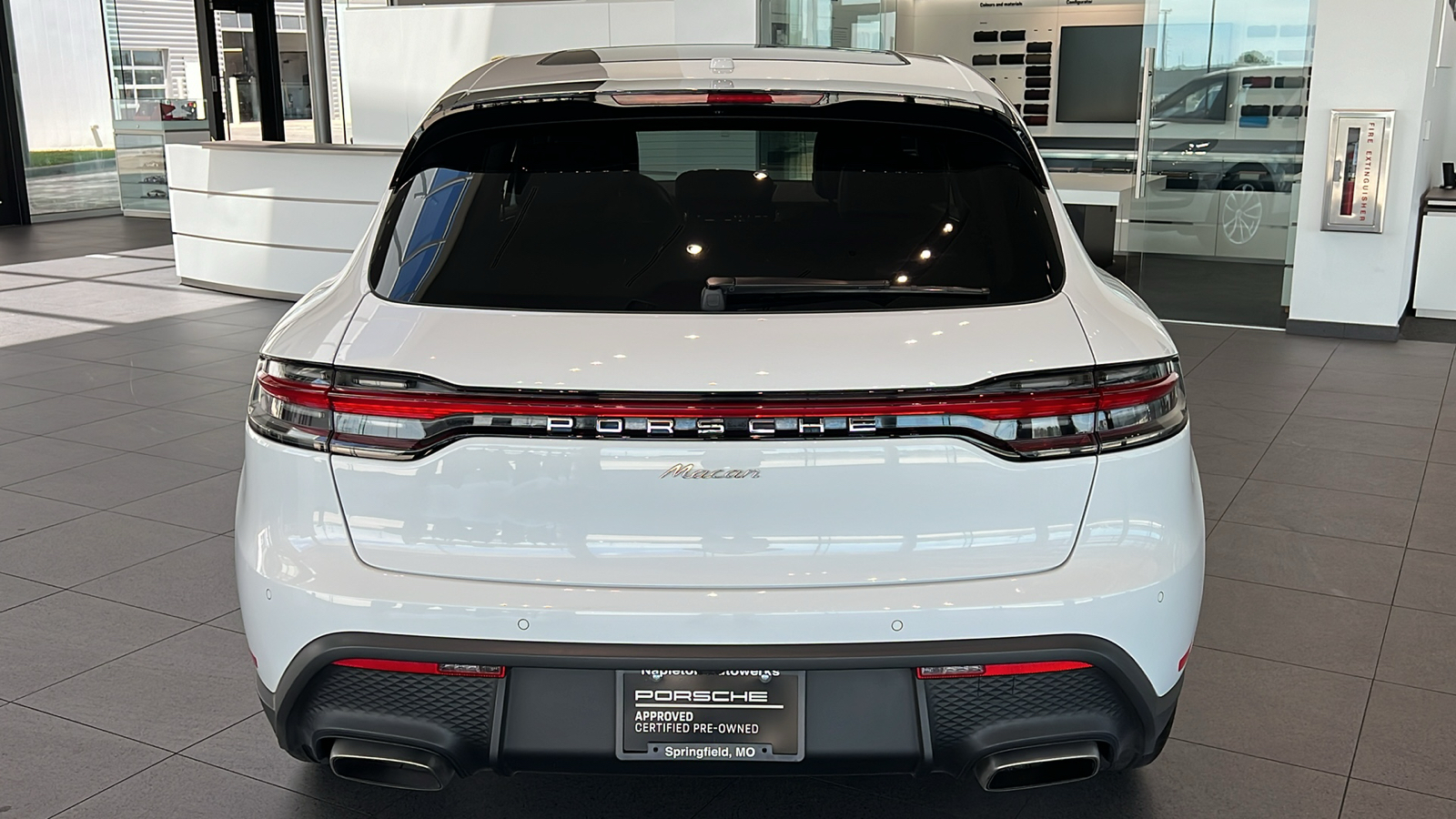 2023 Porsche Macan  13