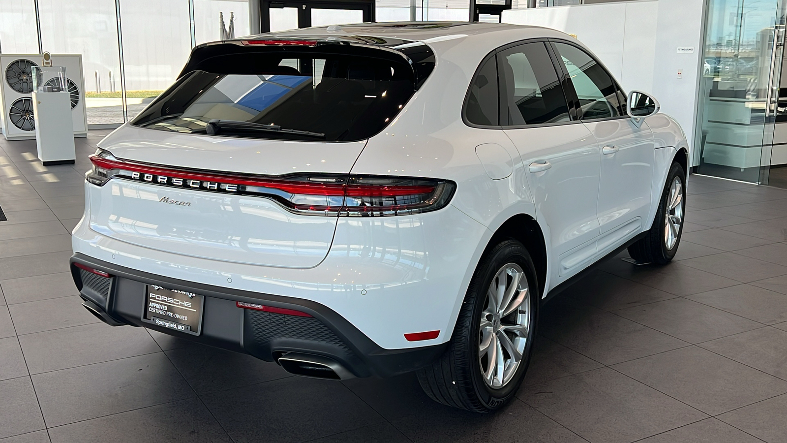 2023 Porsche Macan  16