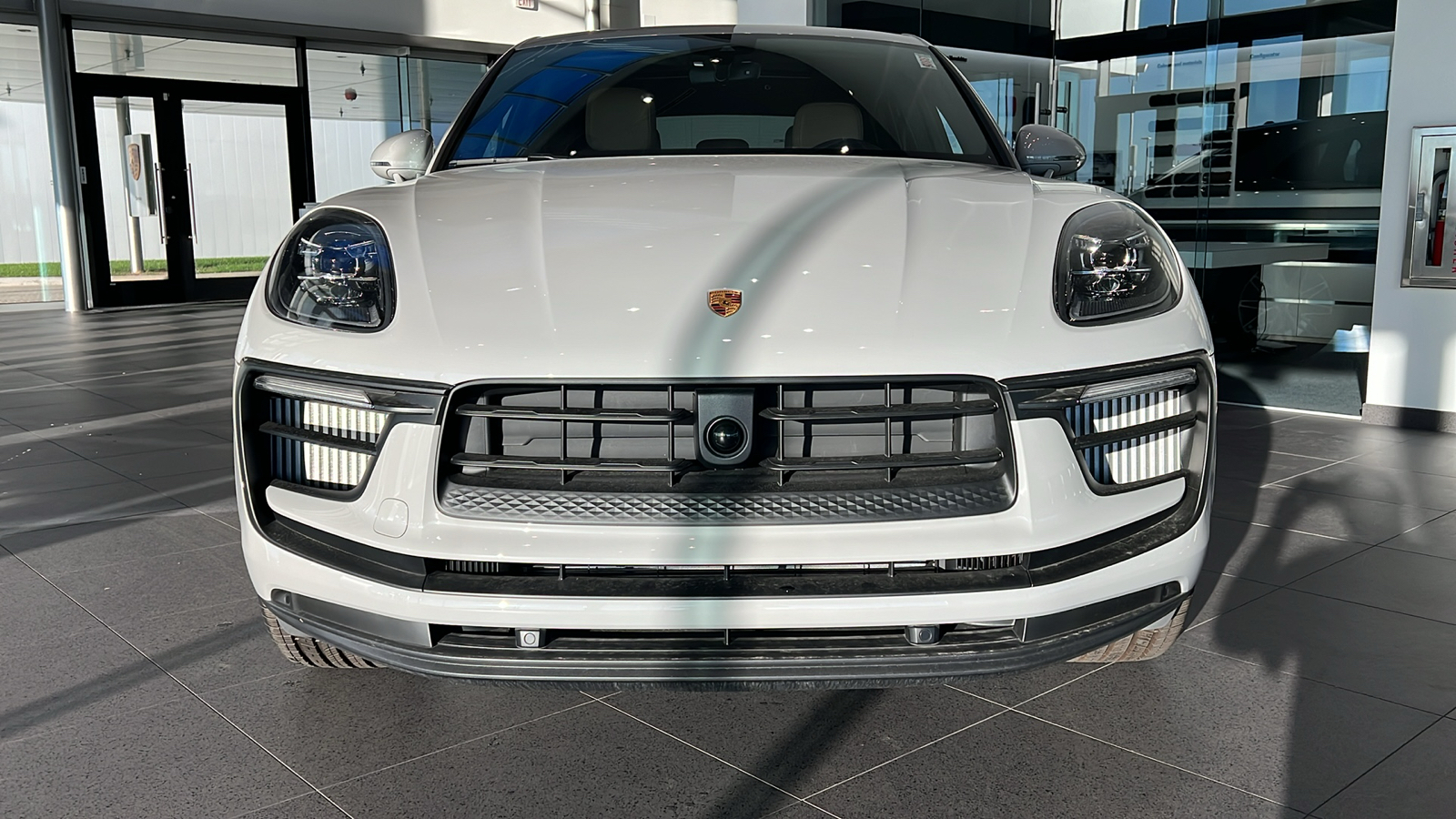 2023 Porsche Macan S 2