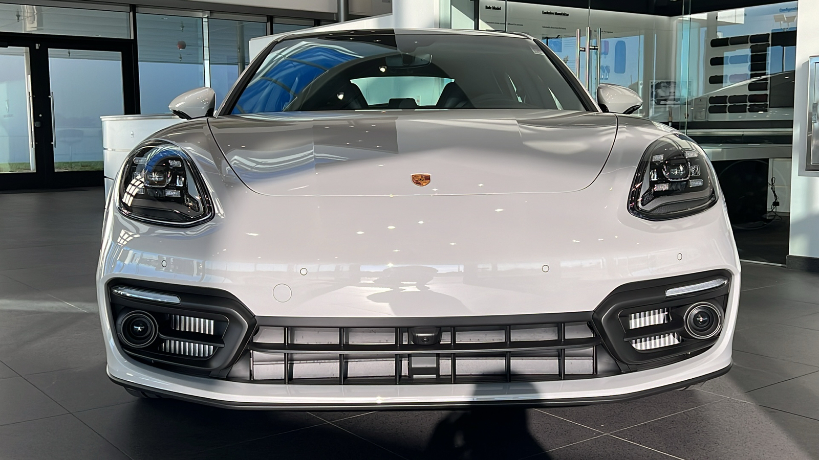 2023 Porsche Panamera  2