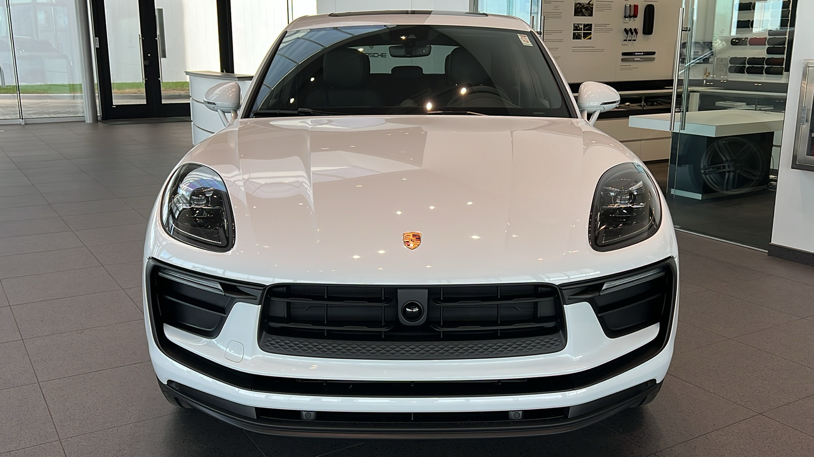 2024 Porsche Macan  2