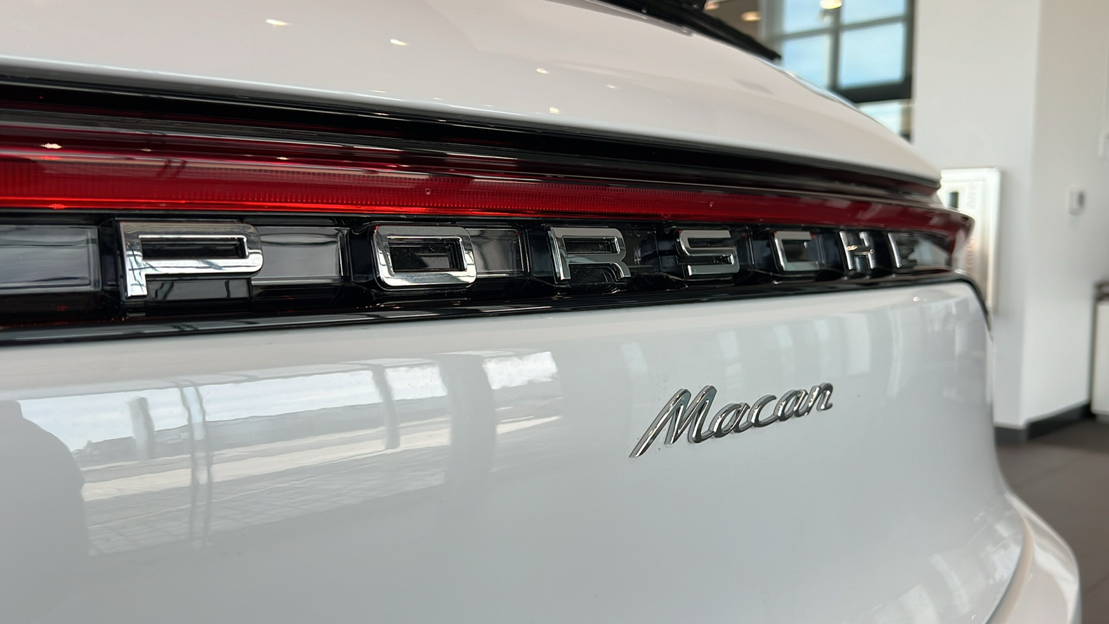 2024 Porsche Macan  13