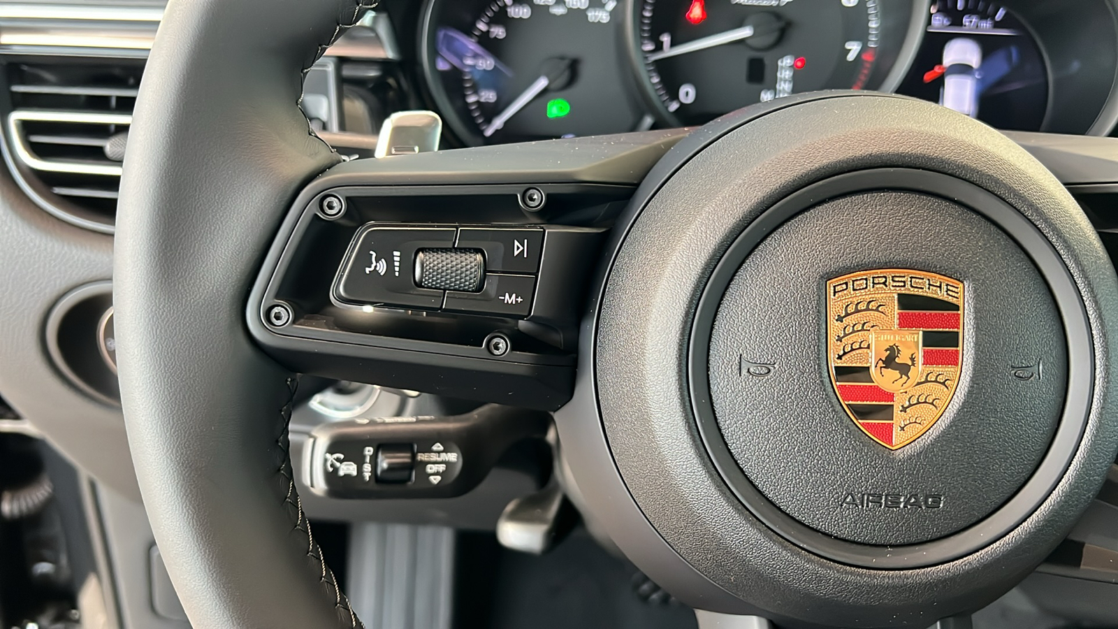 2024 Porsche Macan  30