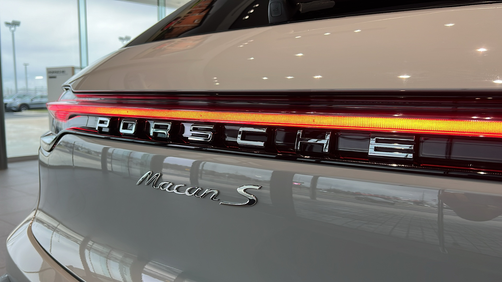 2024 Porsche Macan S 11