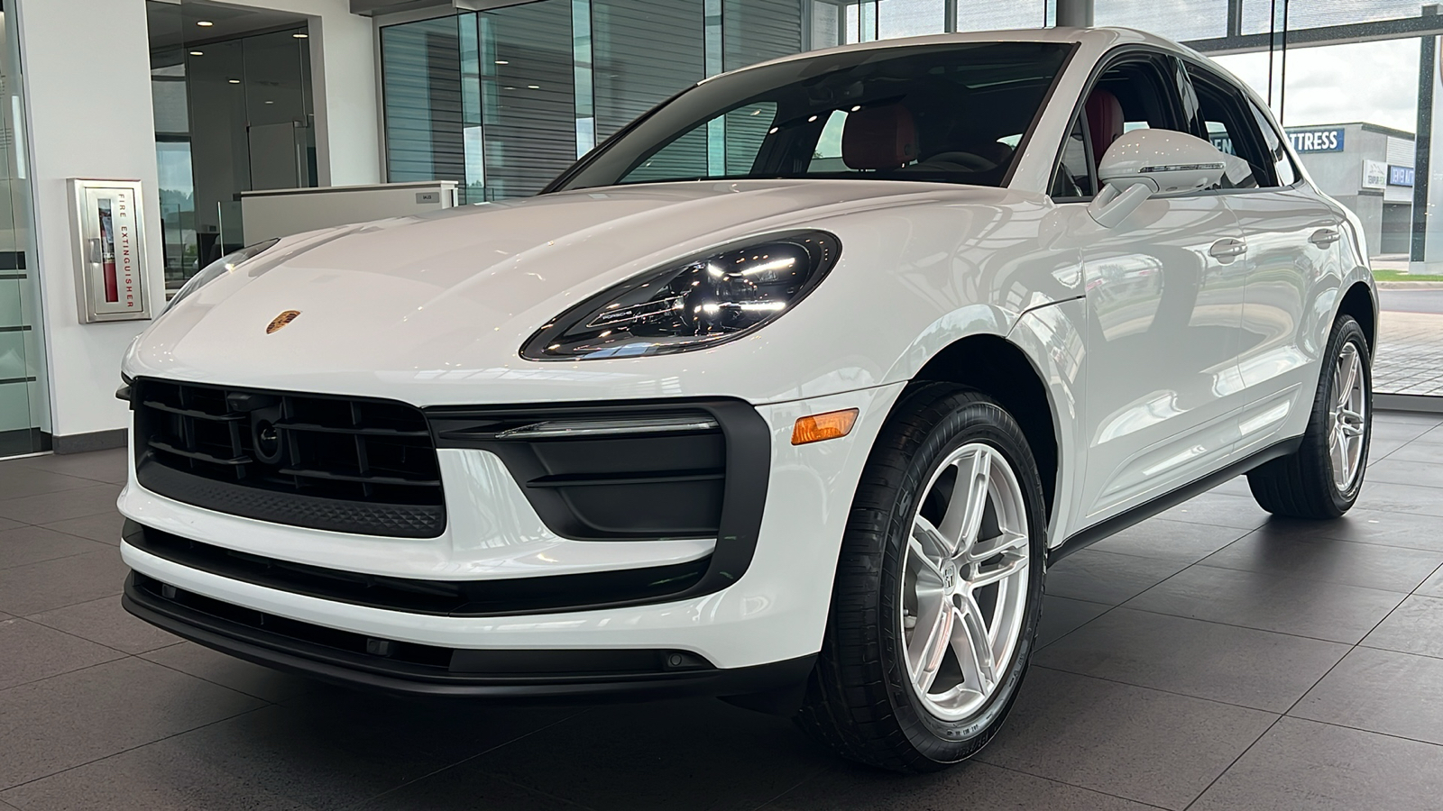 2024 Porsche Macan Base 1