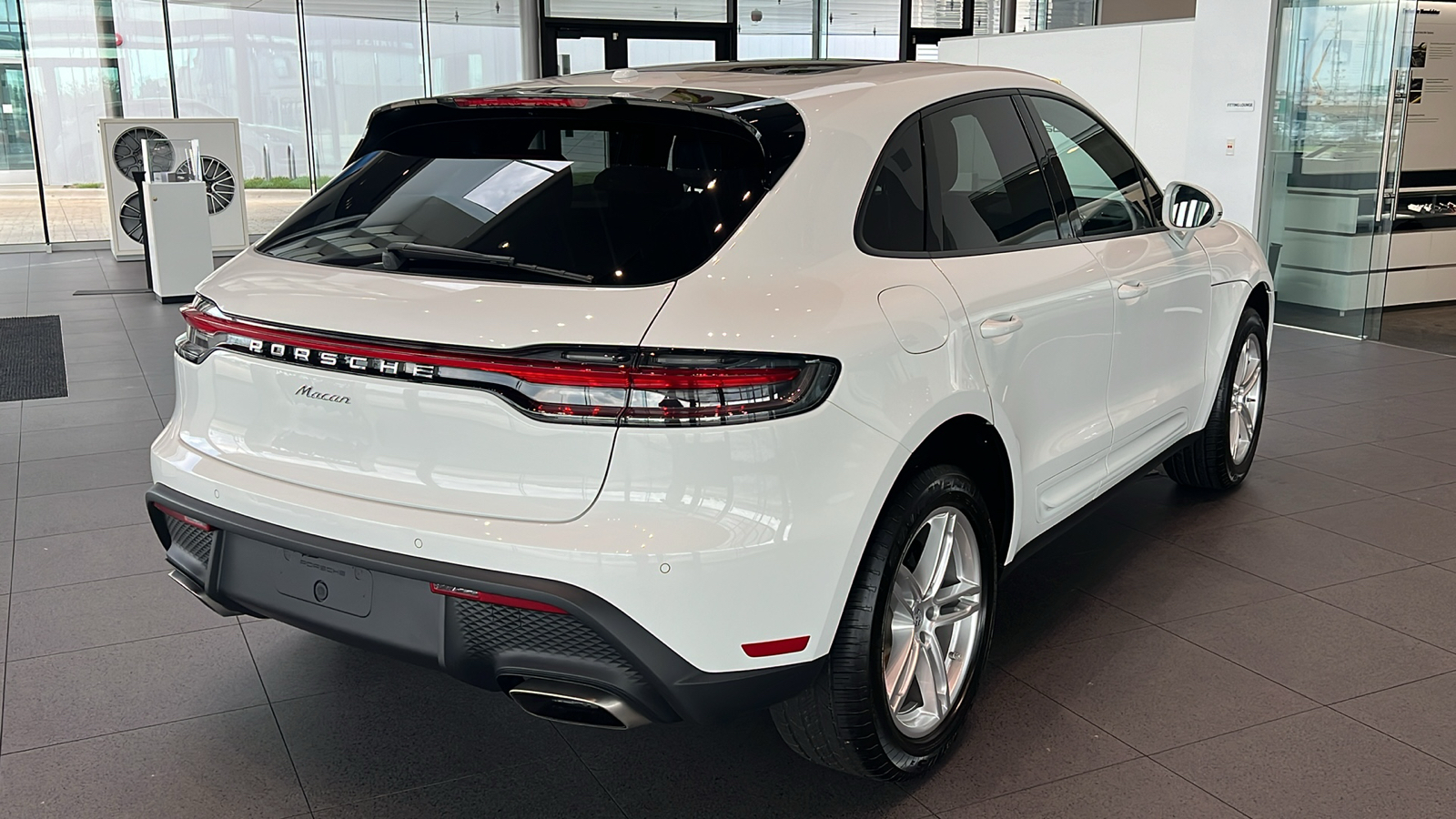 2024 Porsche Macan Base 16