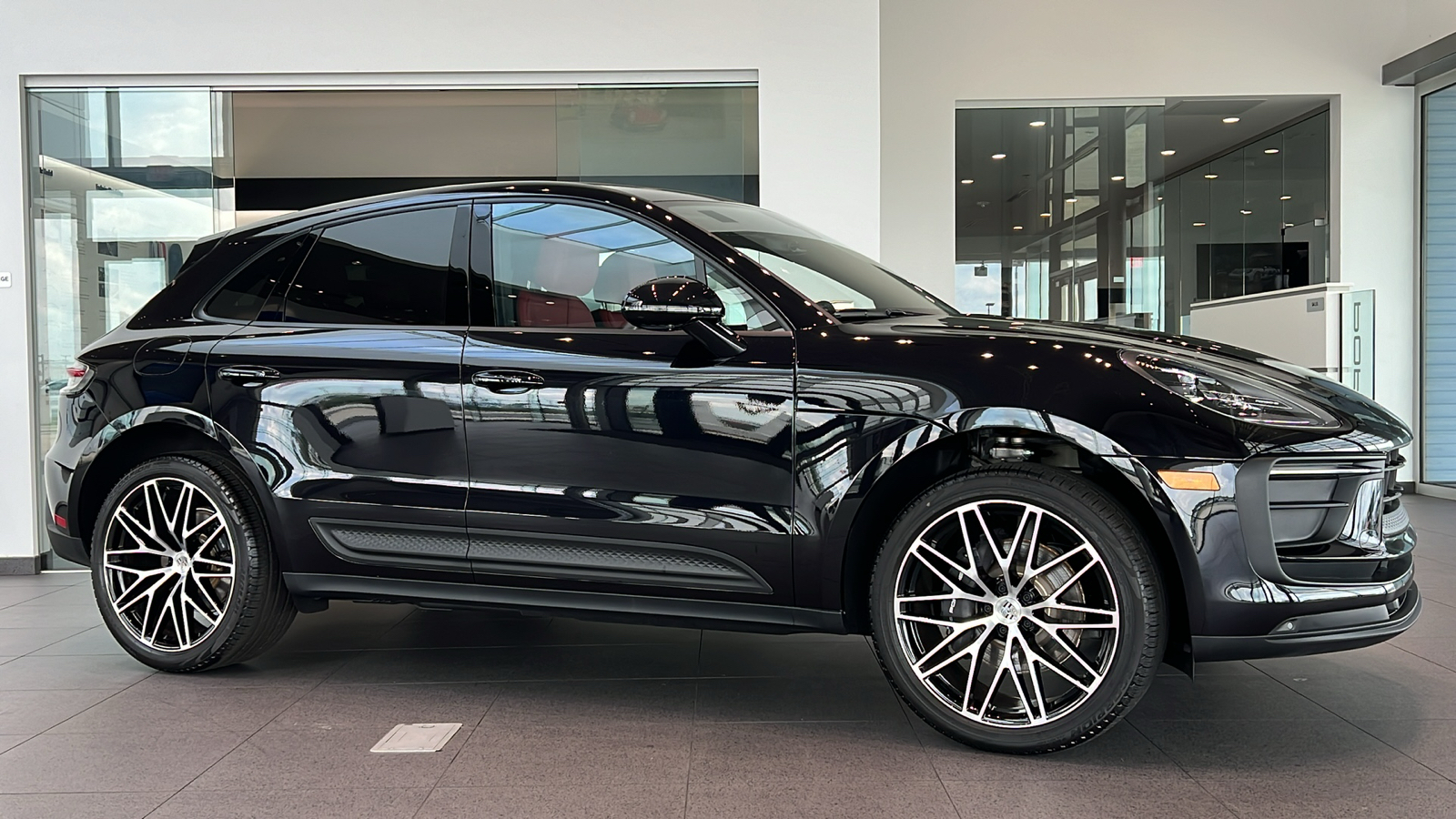 2024 Porsche Macan Base 2