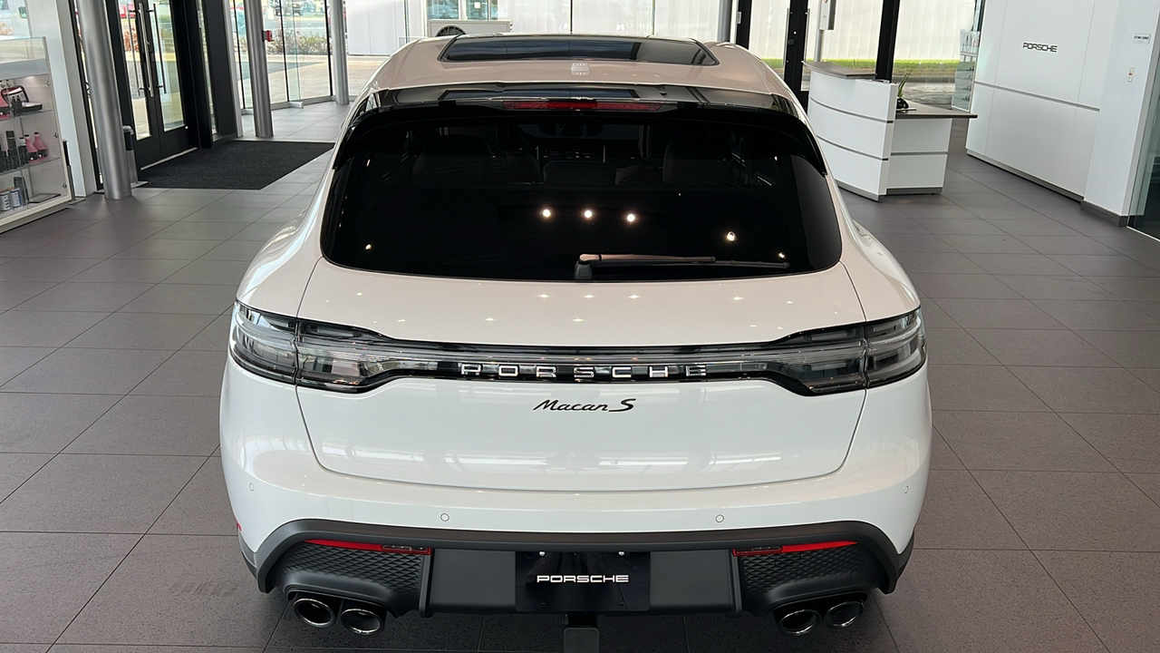 2024 Porsche Macan S 10