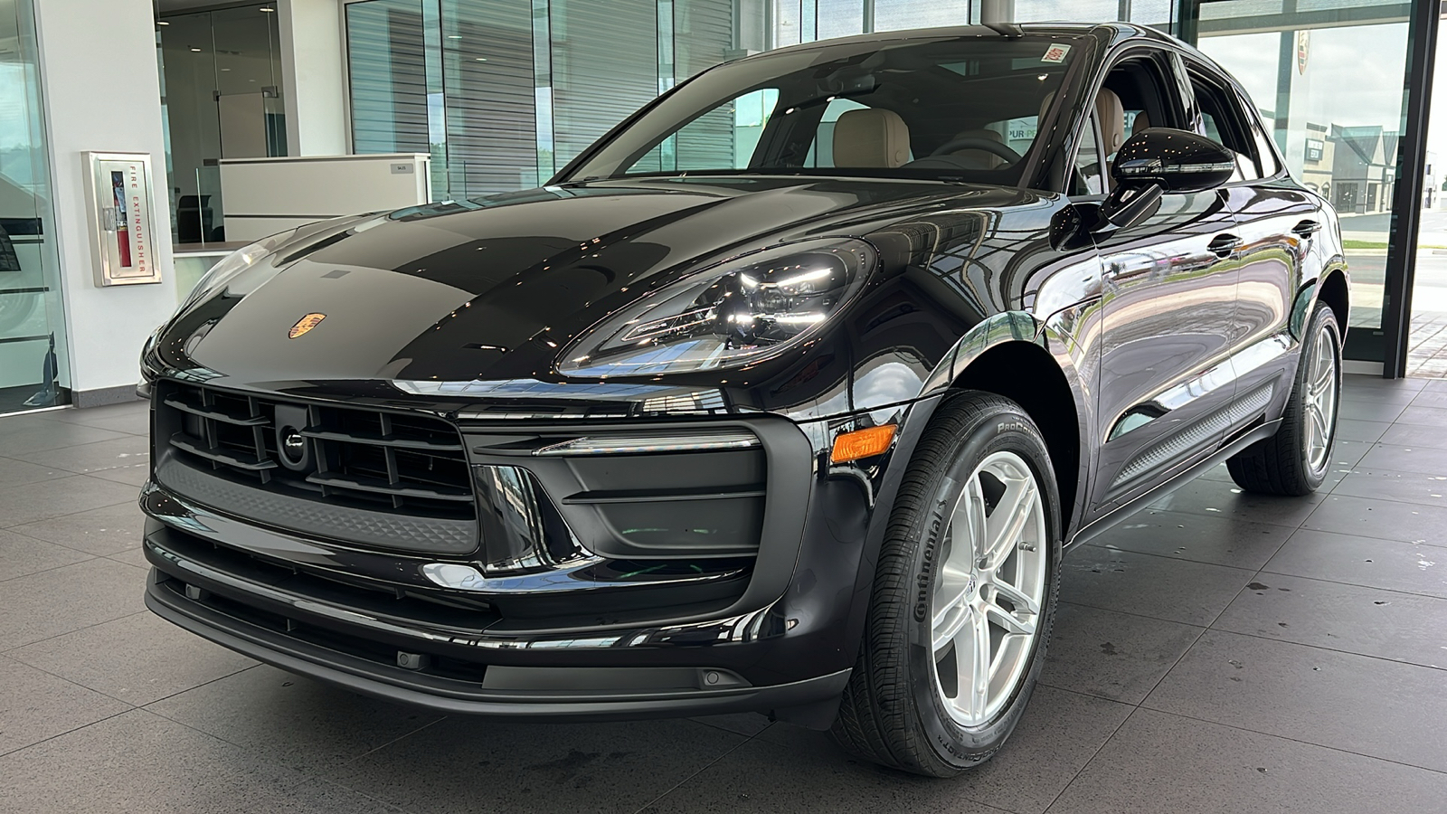 2024 Porsche Macan Base 1