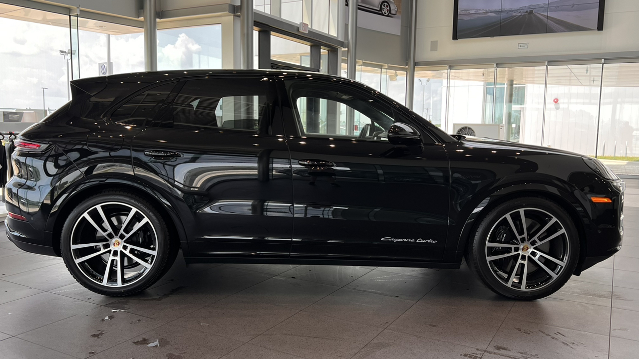 2024 Porsche Cayenne Turbo E-Hybrid 16