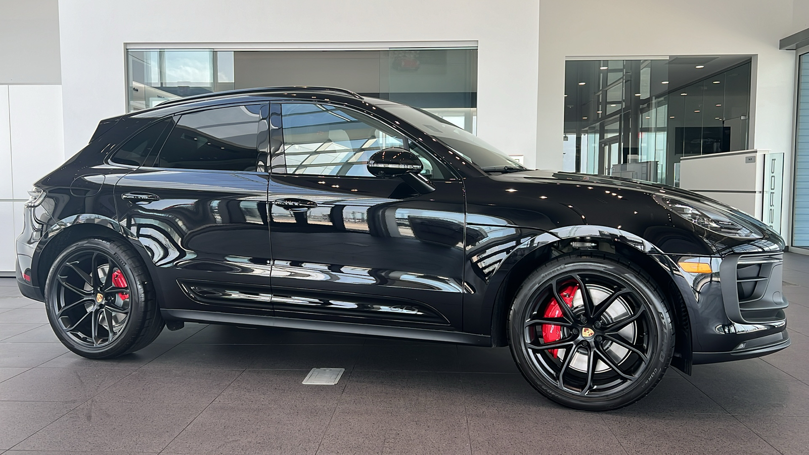 2024 Porsche Macan GTS 2