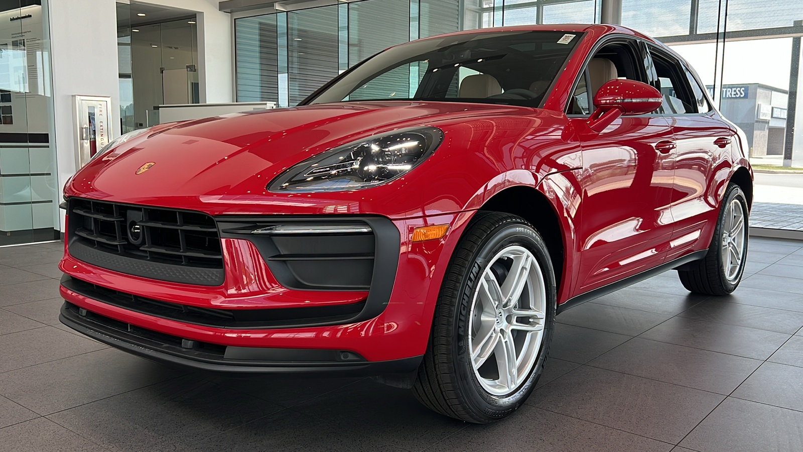 2025 Porsche Macan Base 1