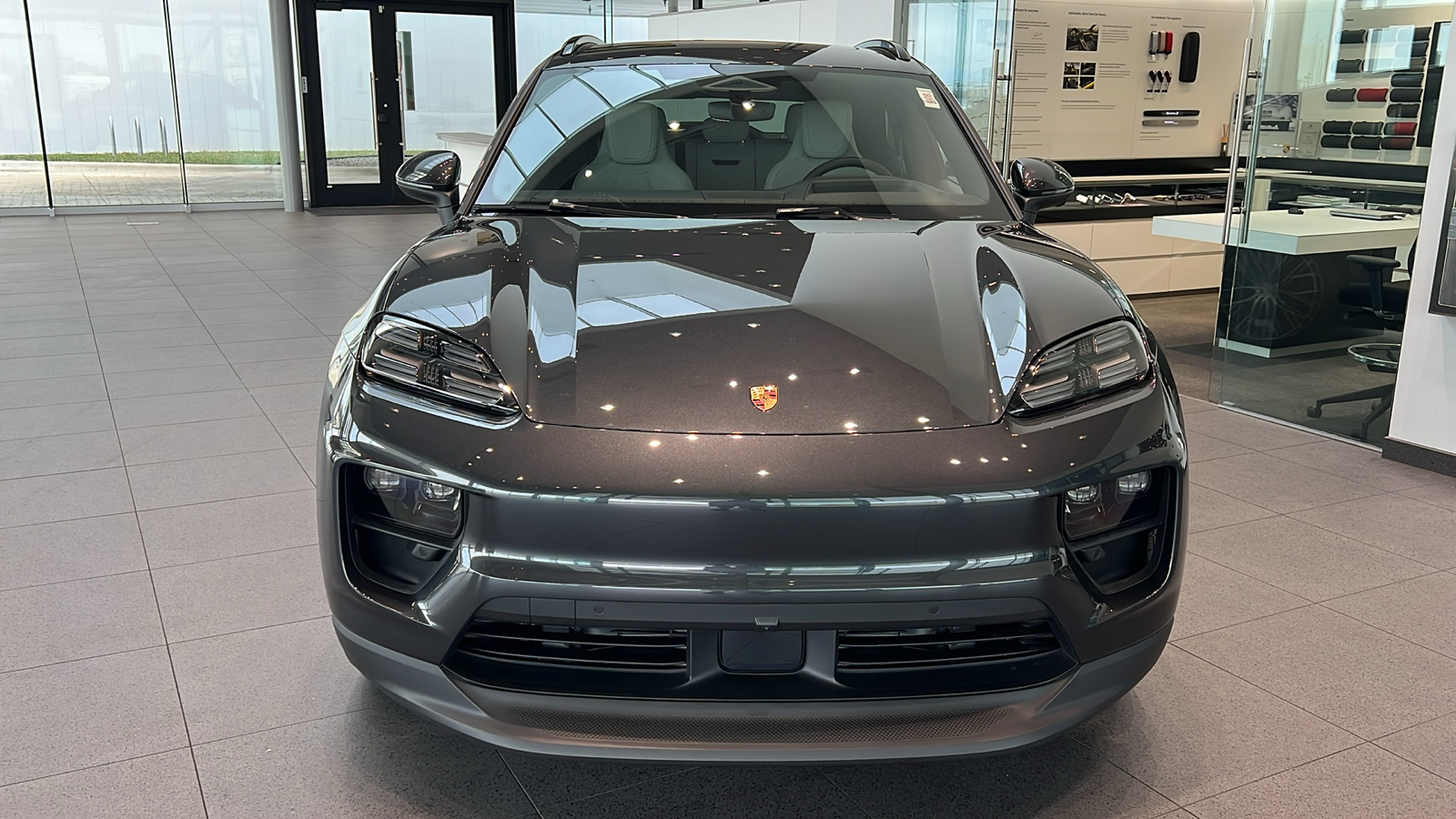 2024 Porsche Macan 4 Electric 3