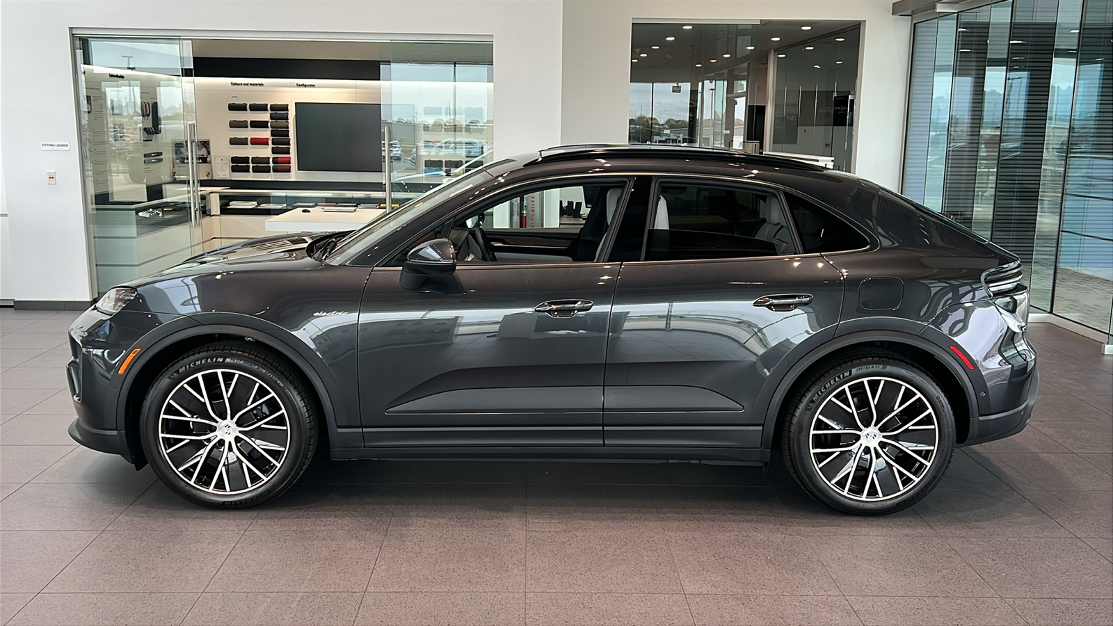 2024 Porsche Macan 4 Electric 7