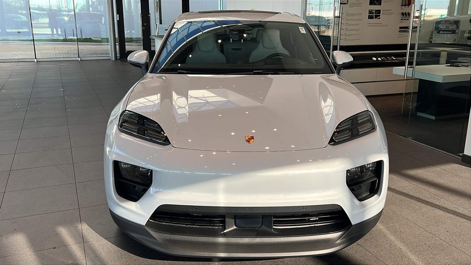 2024 Porsche Macan 4 Electric 3