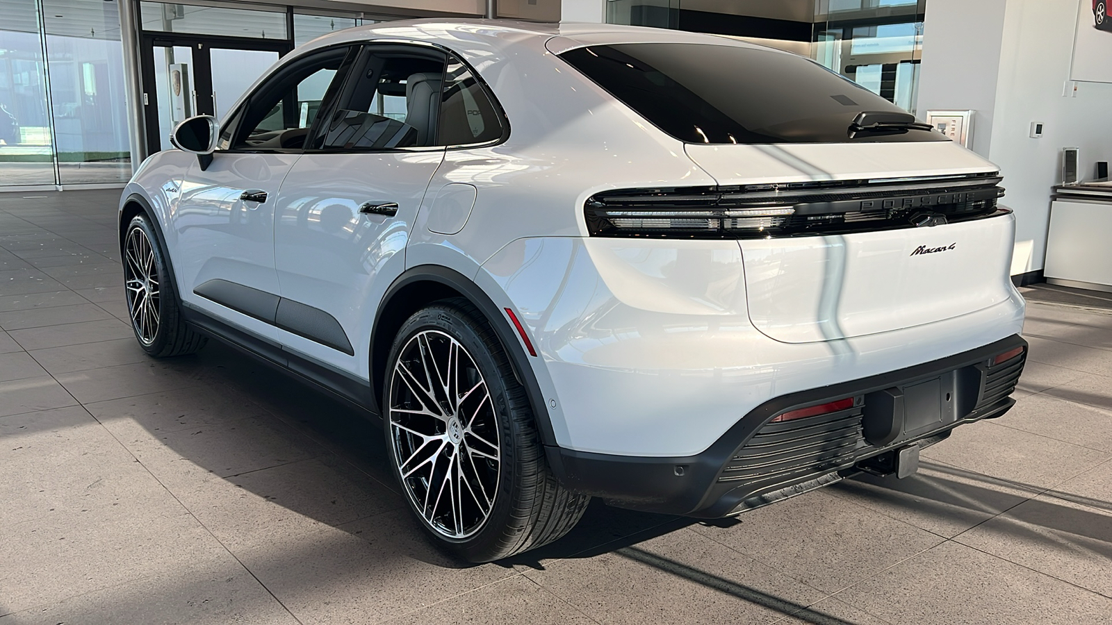 2024 Porsche Macan 4 Electric 9