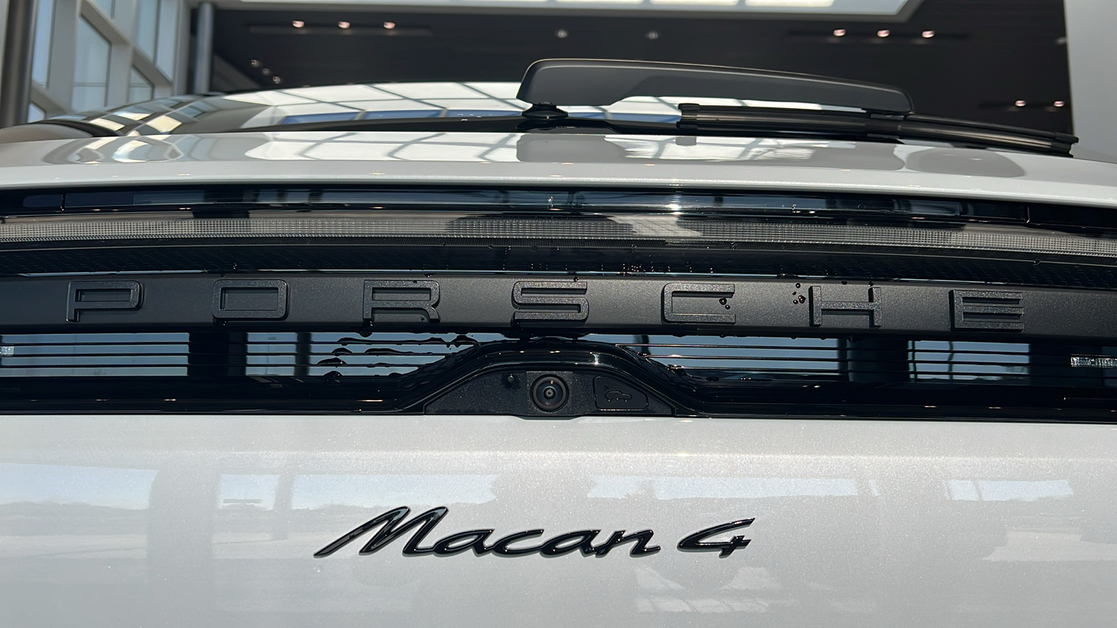 2024 Porsche Macan 4 Electric 12