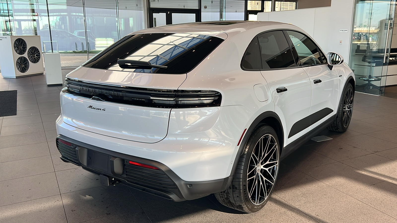 2024 Porsche Macan 4 Electric 16