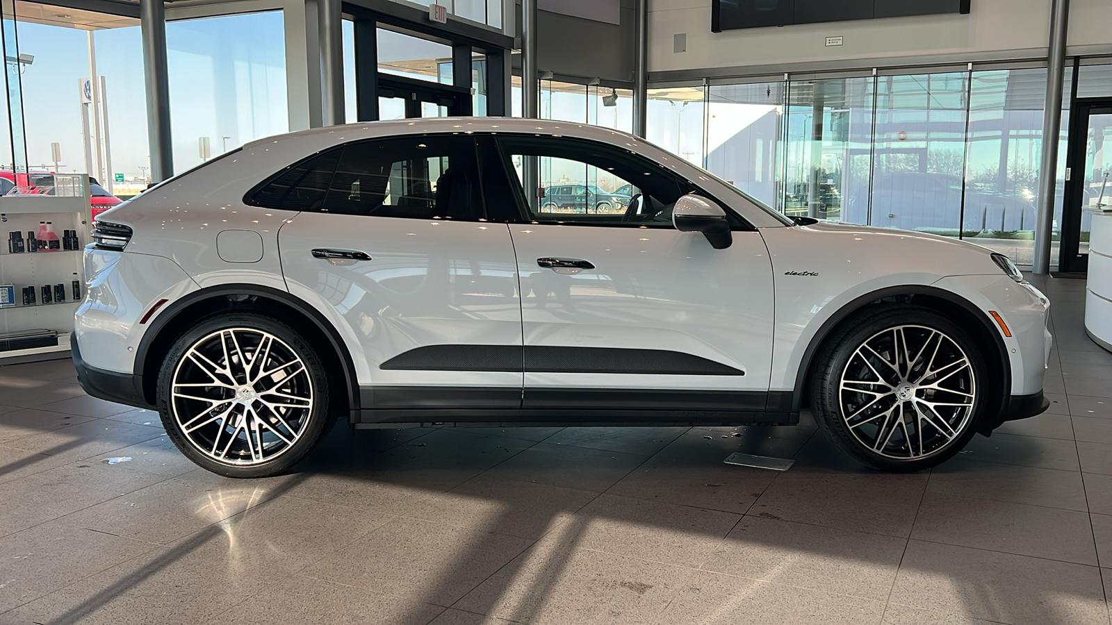 2024 Porsche Macan 4 Electric 17