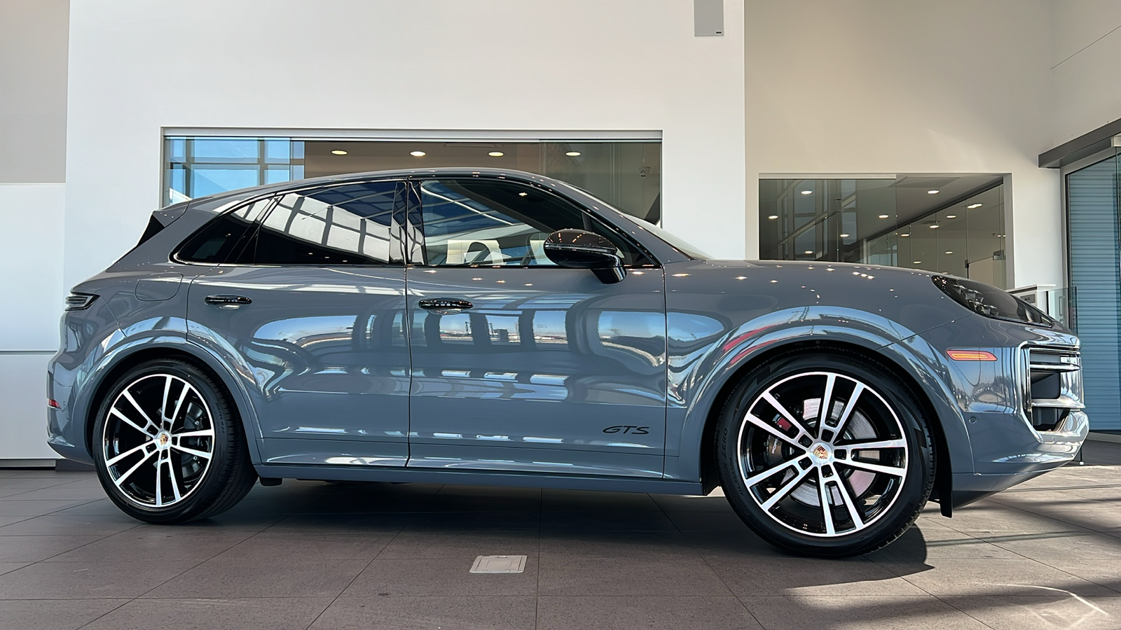 2025 Porsche Cayenne GTS 2