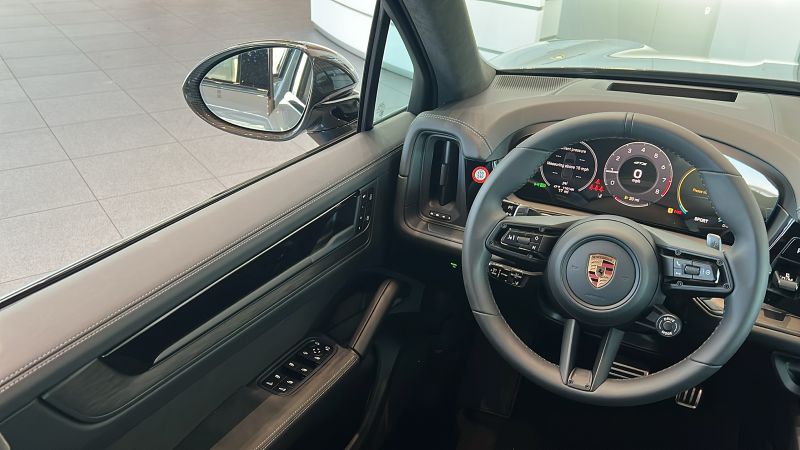 2025 Porsche Cayenne GTS 23