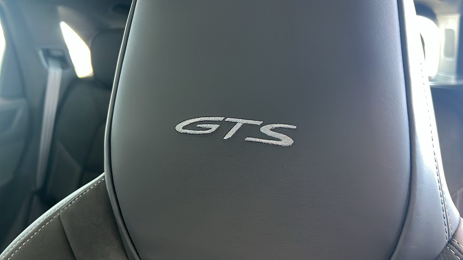 2025 Porsche Cayenne GTS 36