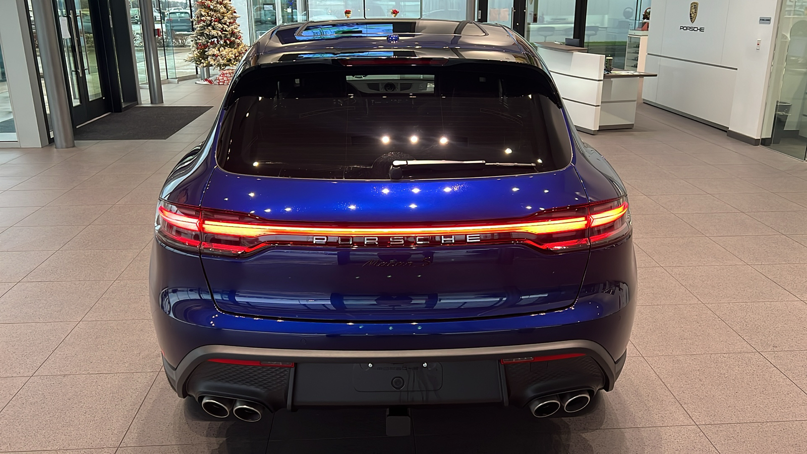 2025 Porsche Macan S 10