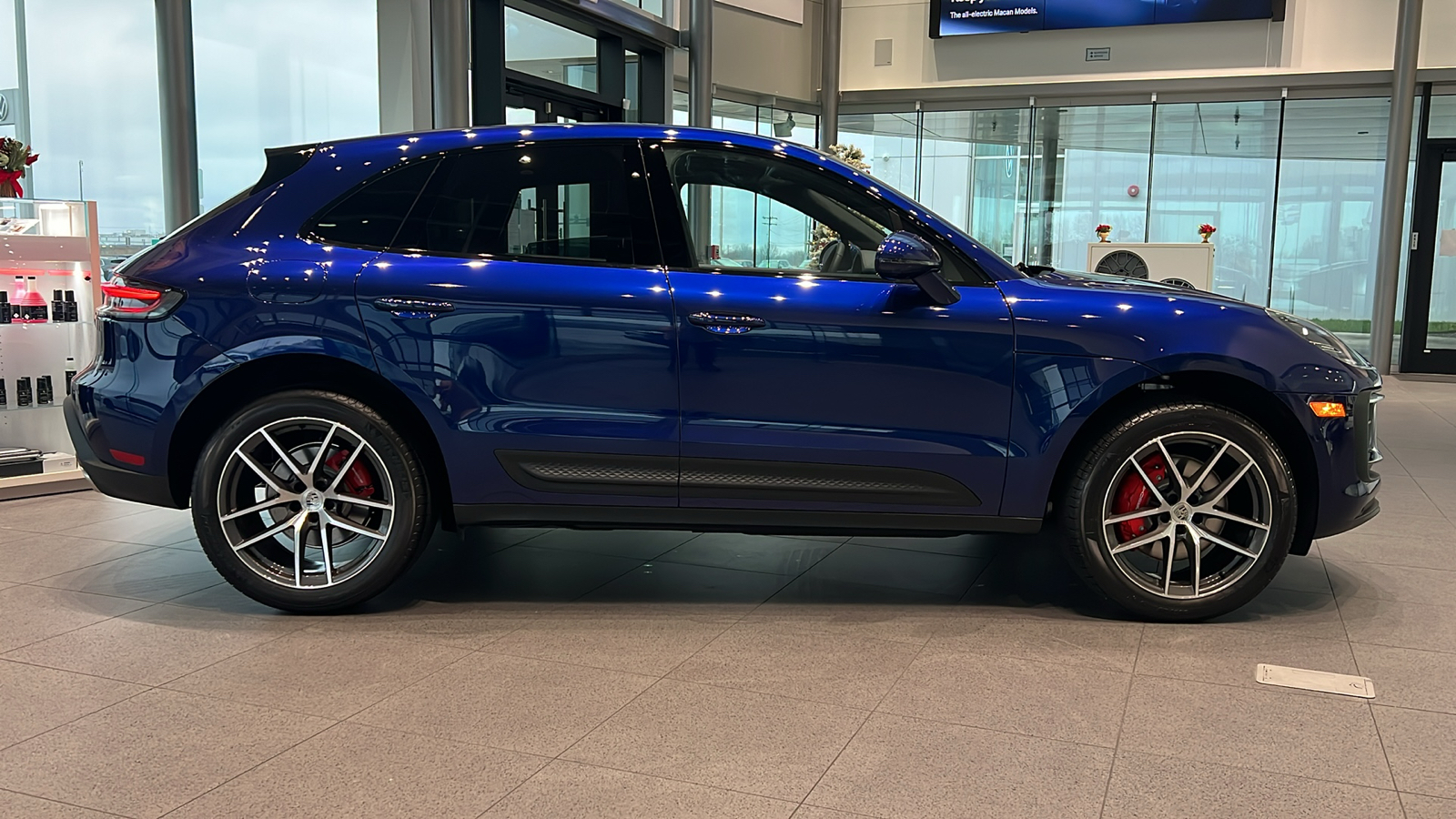 2025 Porsche Macan S 17