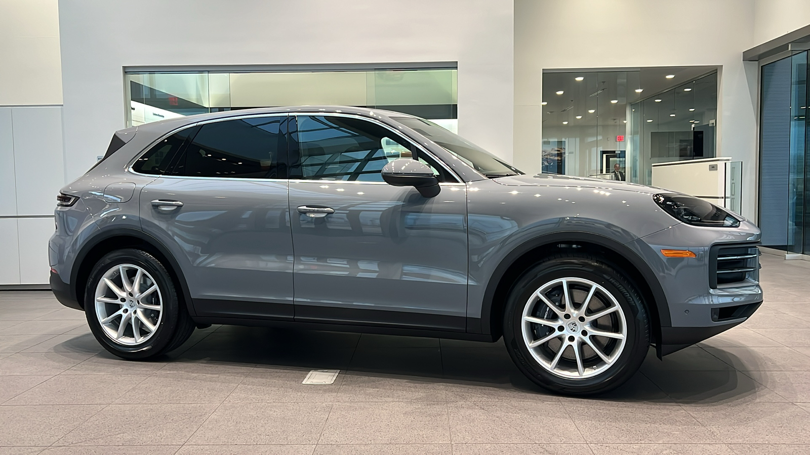 2025 Porsche Cayenne Base 2