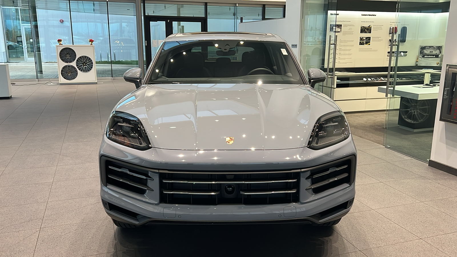 2025 Porsche Cayenne Base 3