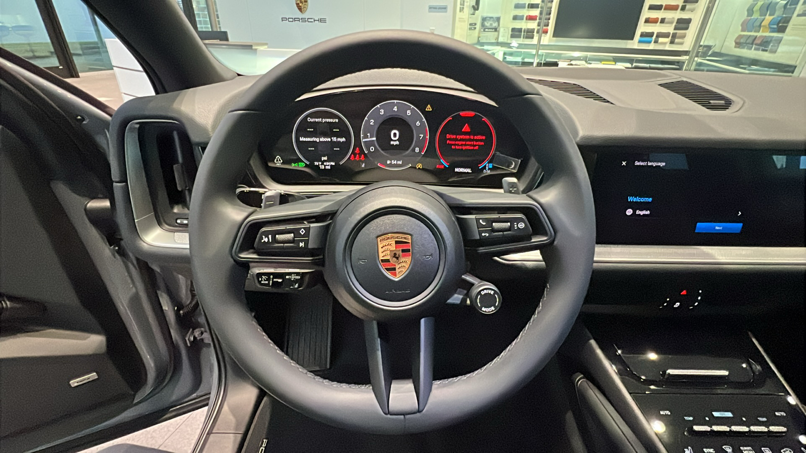 2025 Porsche Cayenne Base 26