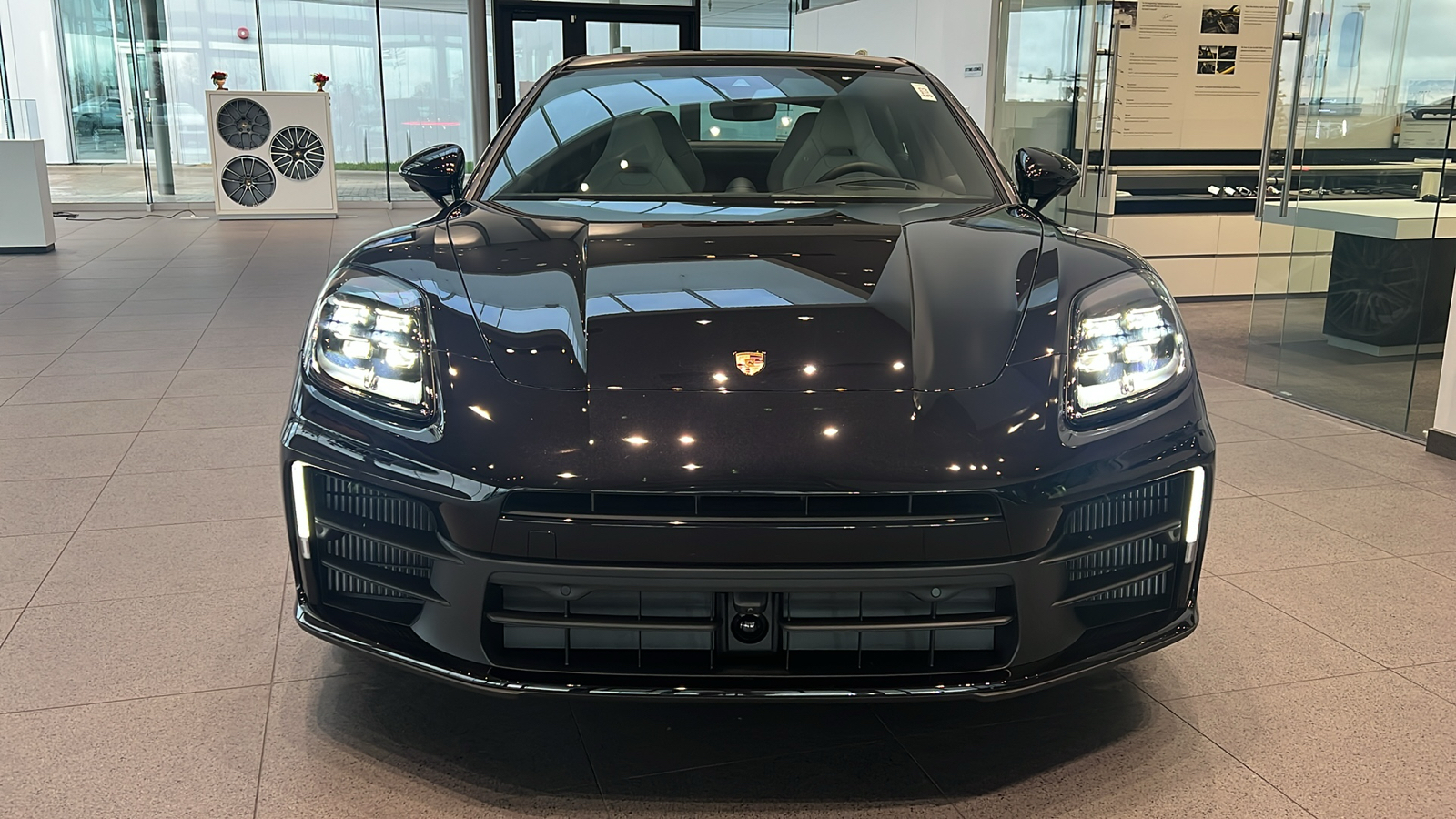 2025 Porsche Panamera 4 E-Hybrid 3