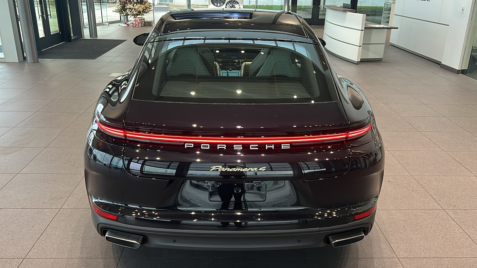 2025 Porsche Panamera 4 E-Hybrid 10