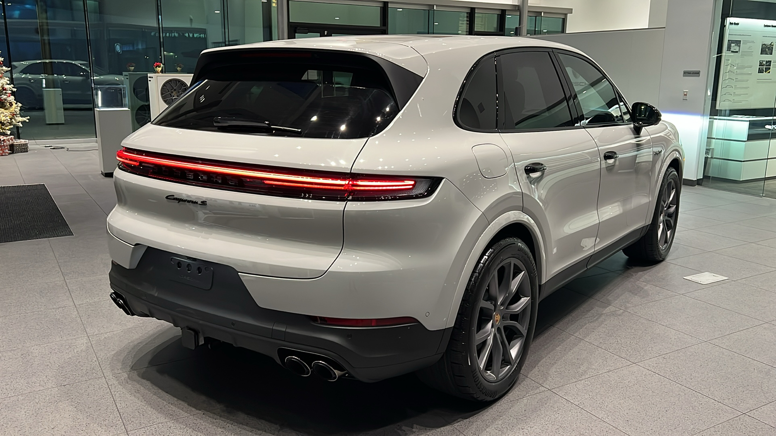 2025 Porsche Cayenne S E-Hybrid 16