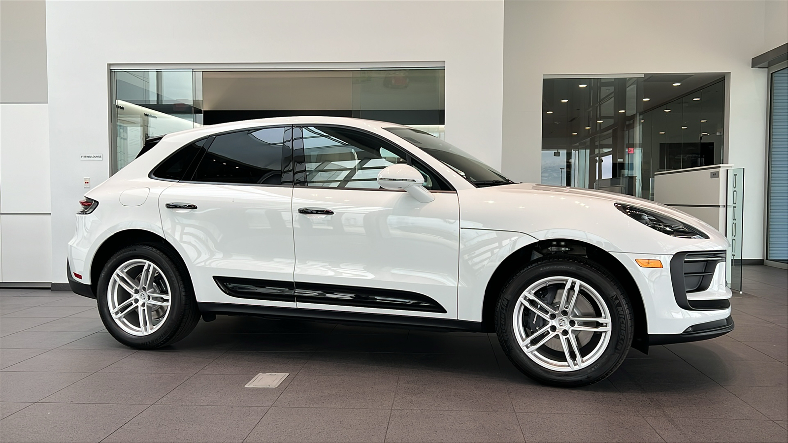 2025 Porsche Macan Base 2