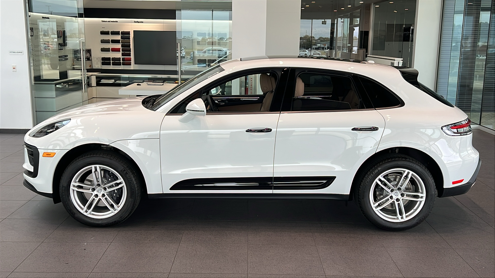 2025 Porsche Macan Base 7