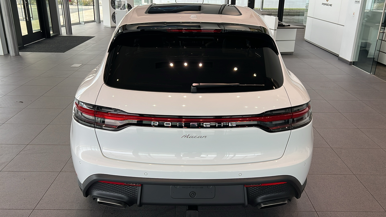 2025 Porsche Macan Base 10